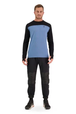 Mons Royale Yotei LS (Black / Blue Slate) 11 Mons Royale Yotei LS (Black / Blue Slate) -MAO Ski Butik 100072 1166 571 106