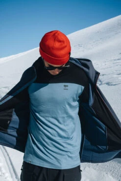 Mons Royale Yotei LS (Black / Blue Slate) 13 Mons Royale Yotei LS (Black / Blue Slate) -MAO Ski Butik 100072 1166 571 401